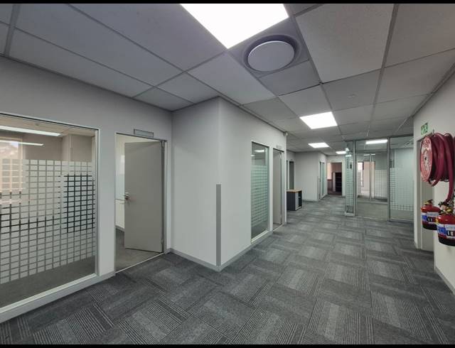1,700M² OFFICE TO LET IN CRAIGHALL